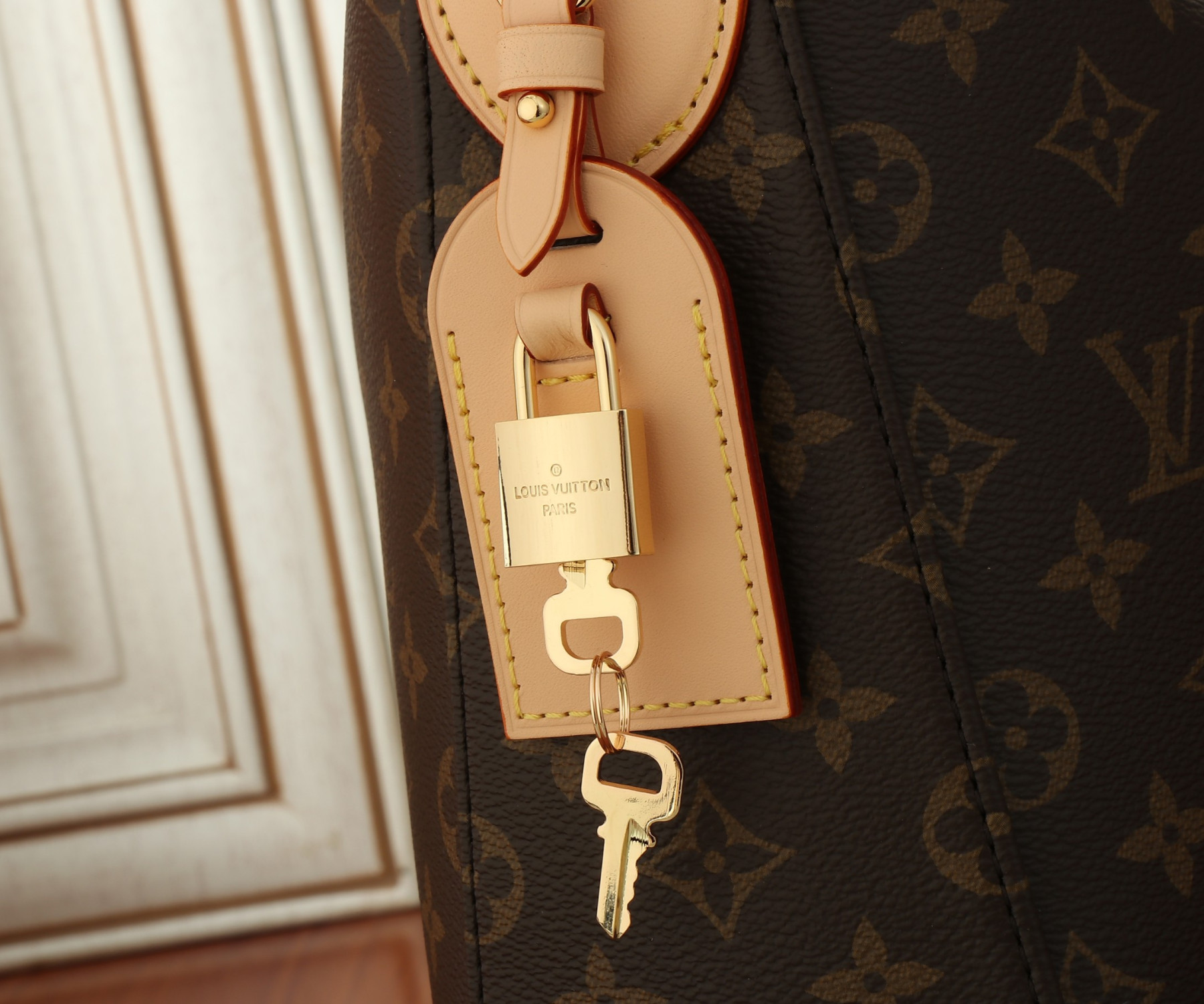 LV Slouchy MM M12098 31 x 11 x 40 cm