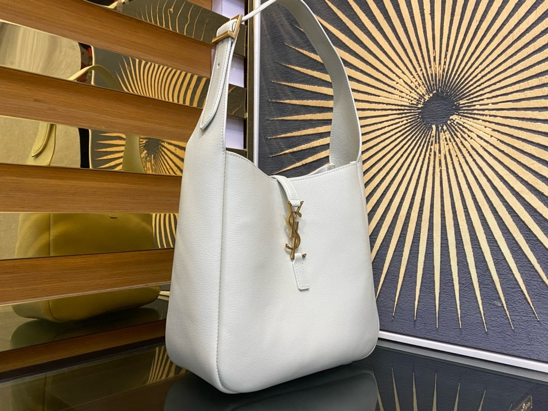 Y51 LE 5 À 7 23x22x8cm