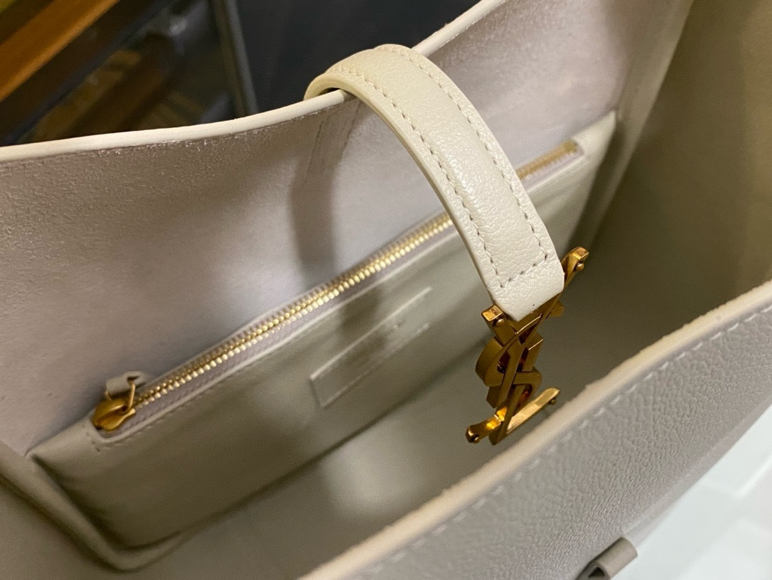 Y51 LE 5 À 7 23x22x8cm