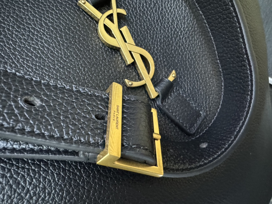 Y51 LE 5 À 7 hobo in grained leather 26x31.5x13.5cm