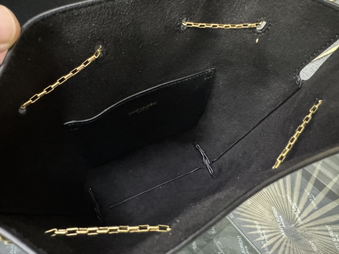 Y51 POCHON in lambskin 20x24x3cm