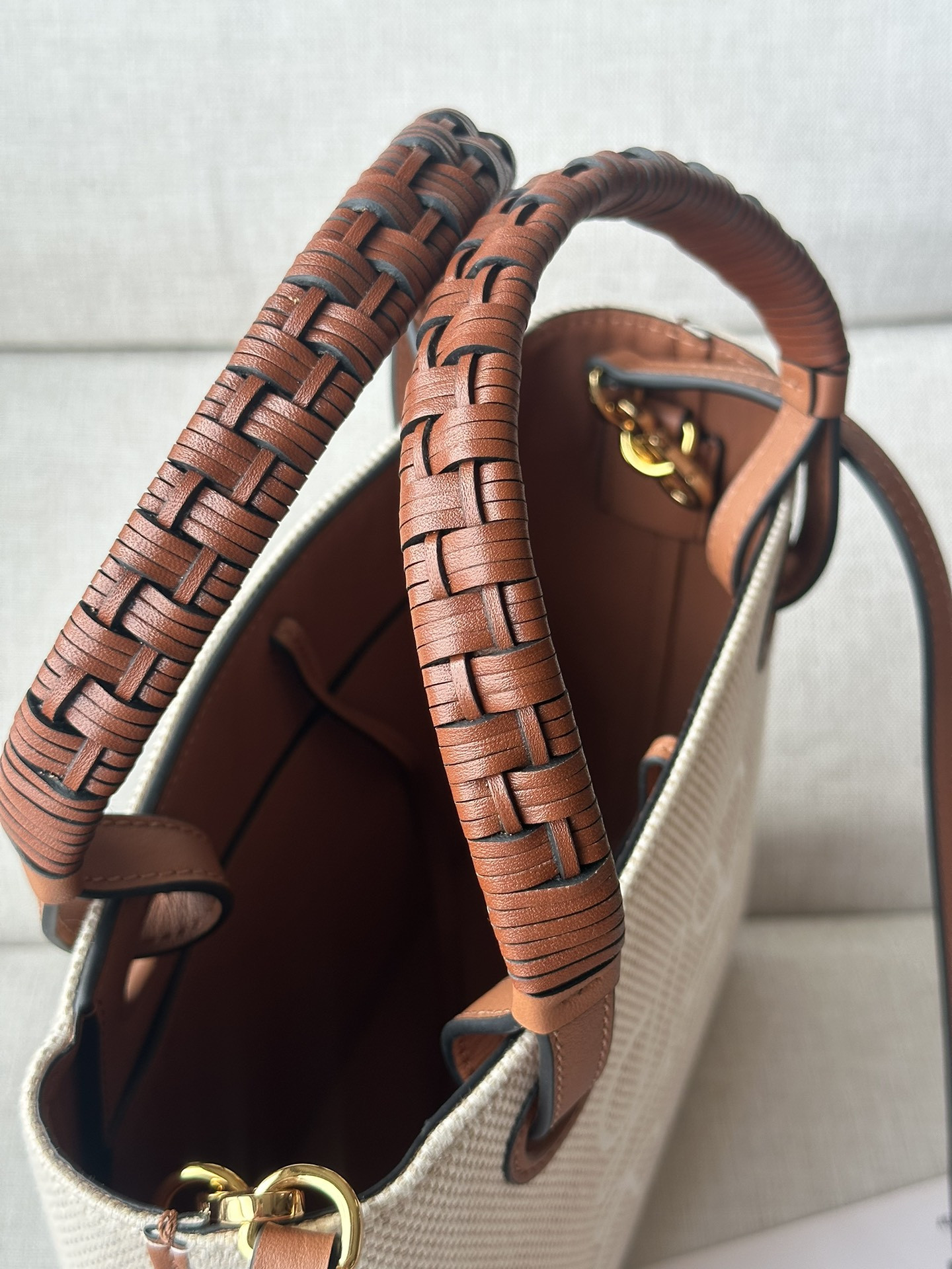 L0ew* Anagram Tote 22x9x19.5cm (no charm)