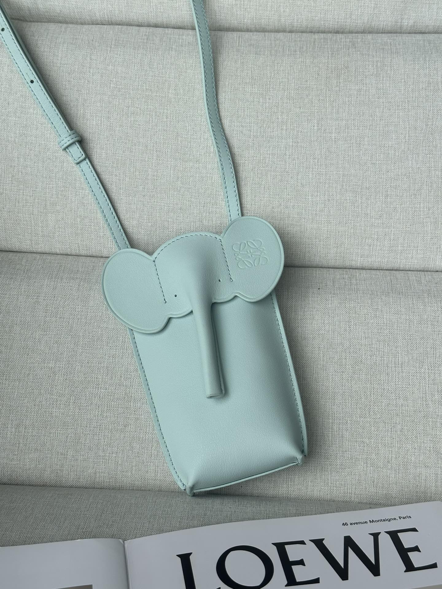 L0ew* Elephant Pocket in classic calfskin 18x8x4cm