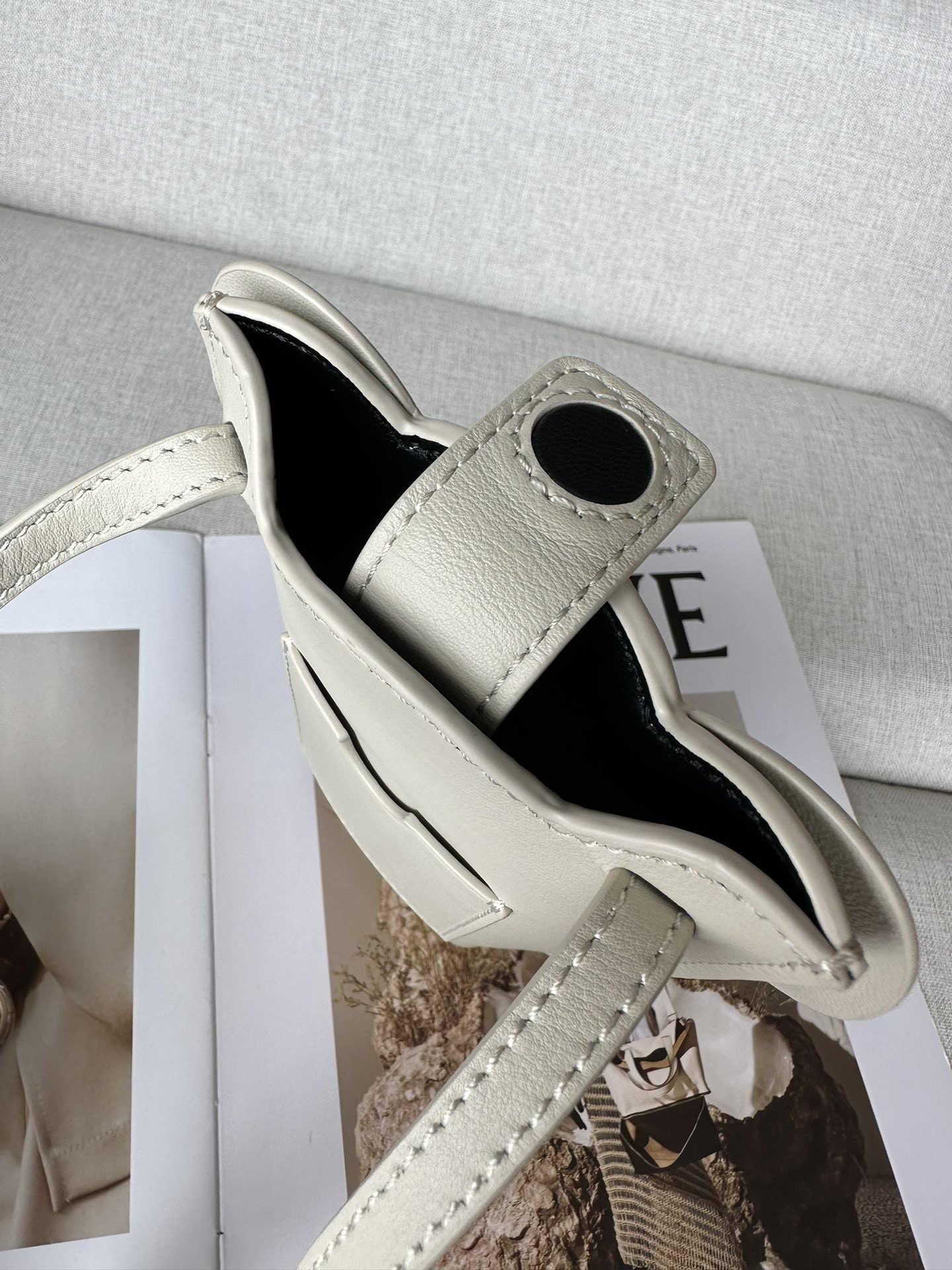 L0ew* Elephant Pocket in classic calfskin 18x8x4cm