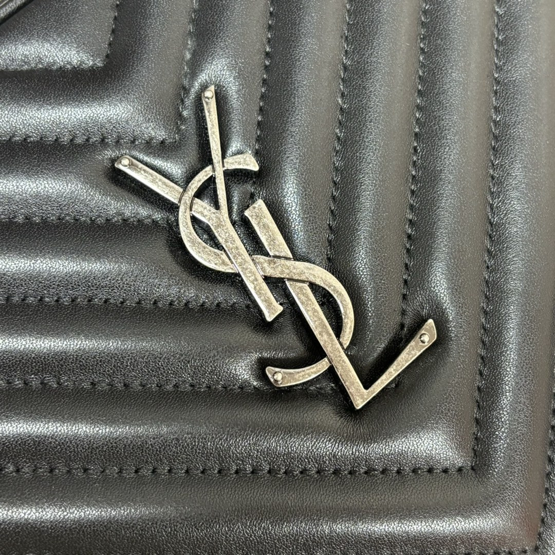 Y51 LOU camera bag in quilted leather 23x16x6cm