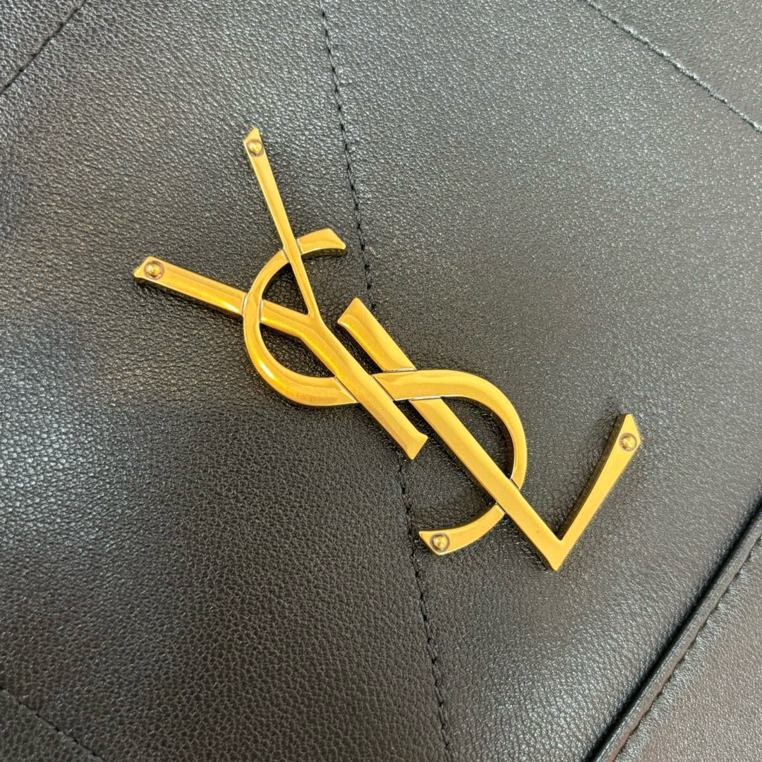 Y51 JAMIE 4.3 LARGE POCHON in lambskin 27x34x3cm