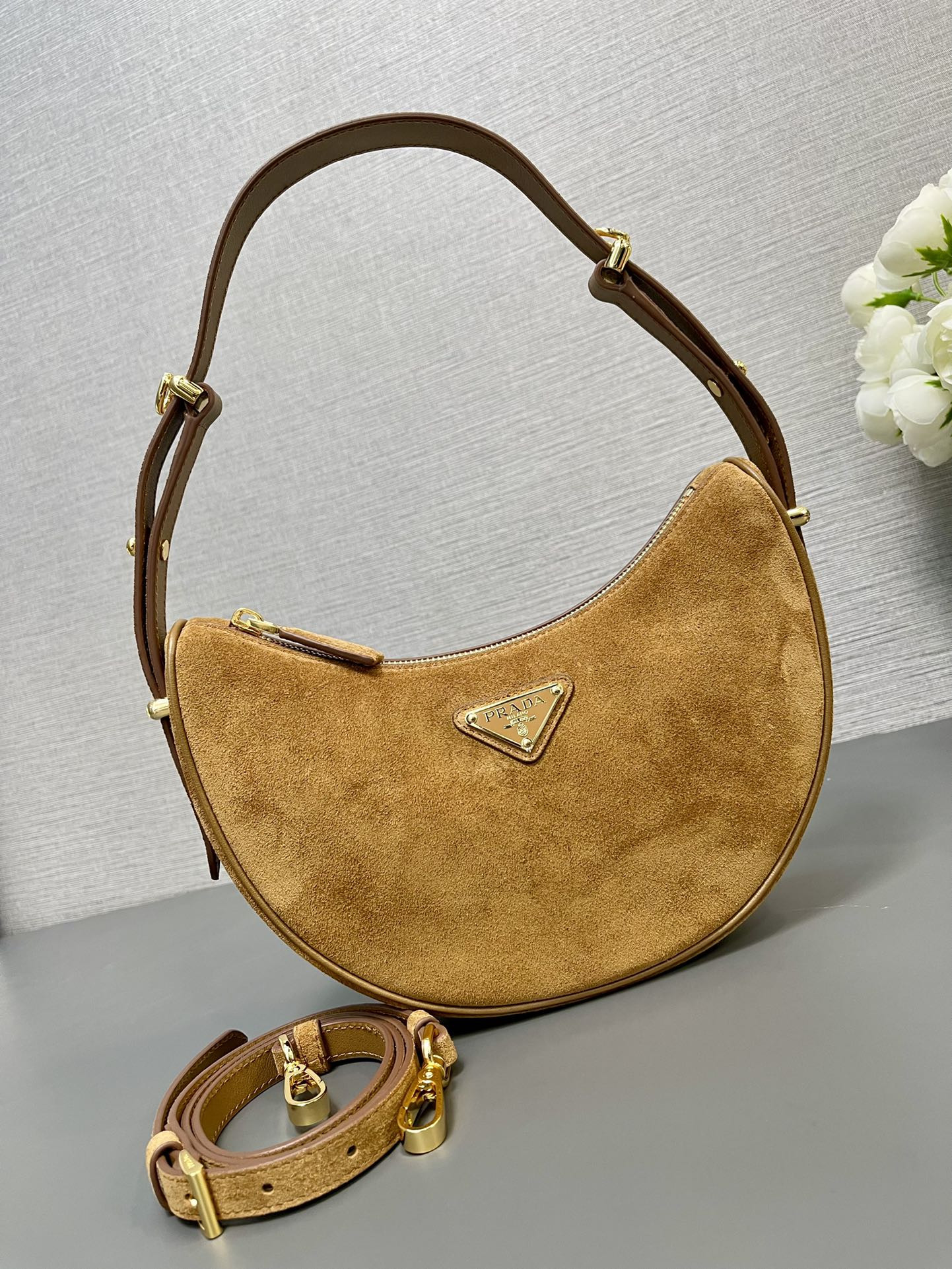 Pra*a Arqué suede shoulder bag 22.5x18.5x6.5cm