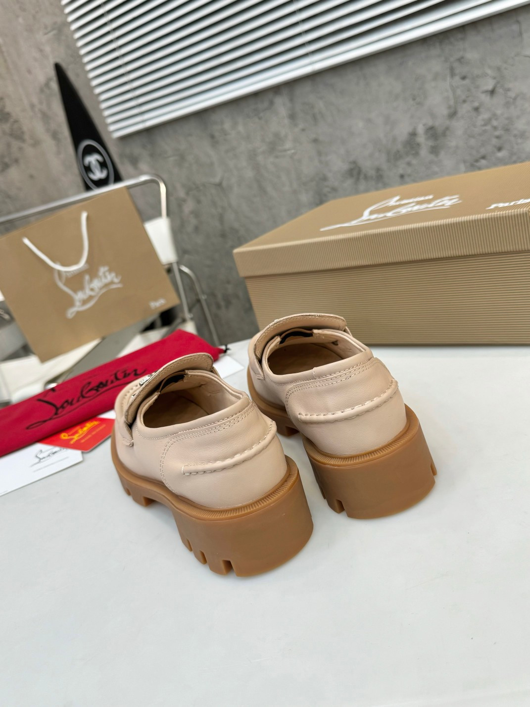 UA Chr1st1an Louboutin(CL) logo design,the latest runway version of the red-soled shoes