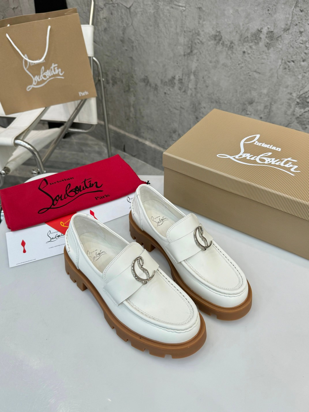 UA Chr1st1an Louboutin(CL) logo design,the latest runway version of the red-soled shoes