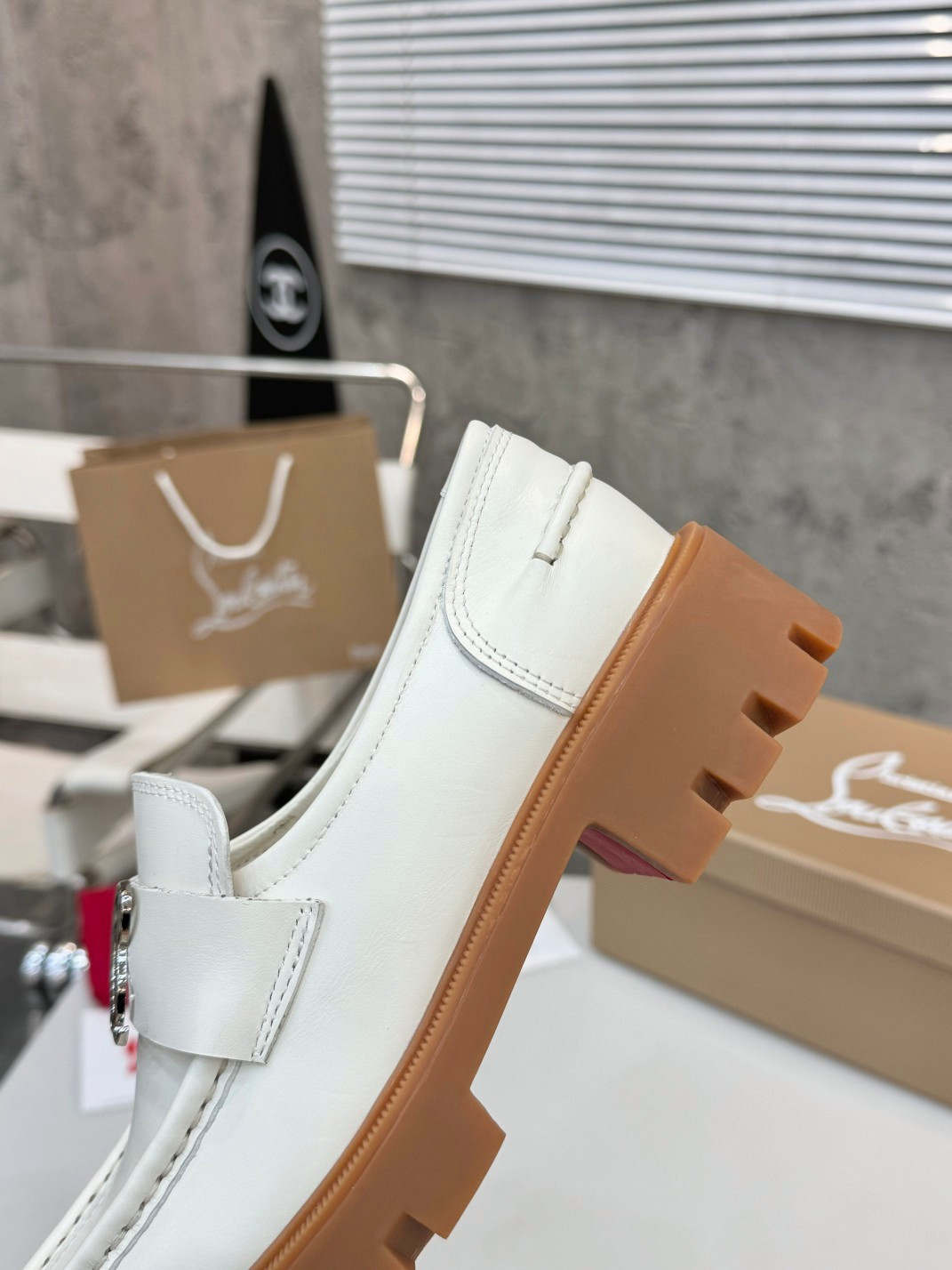 UA Chr1st1an Louboutin(CL) logo design,the latest runway version of the red-soled shoes