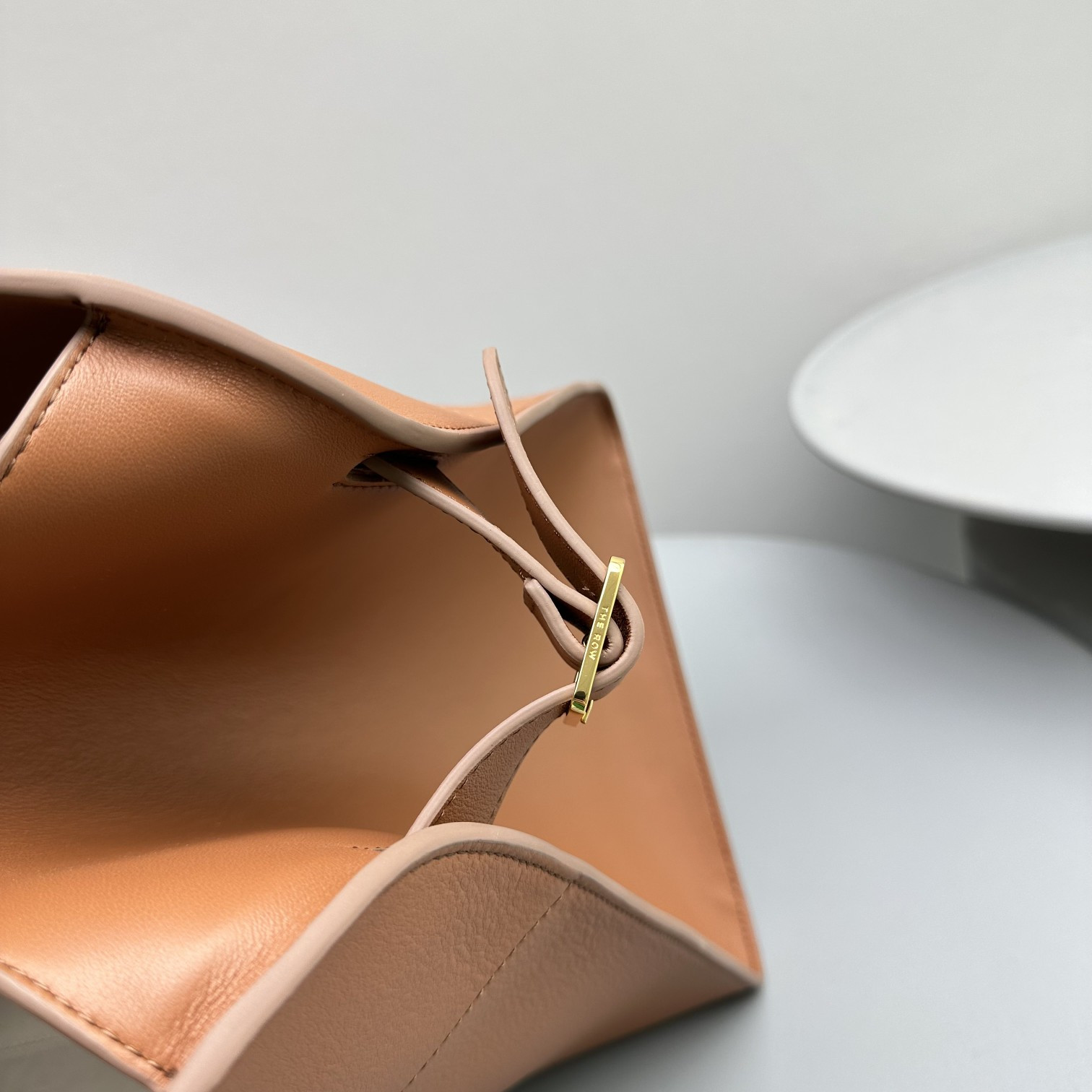 The R0w MARGAUX 17 43x24x30cm