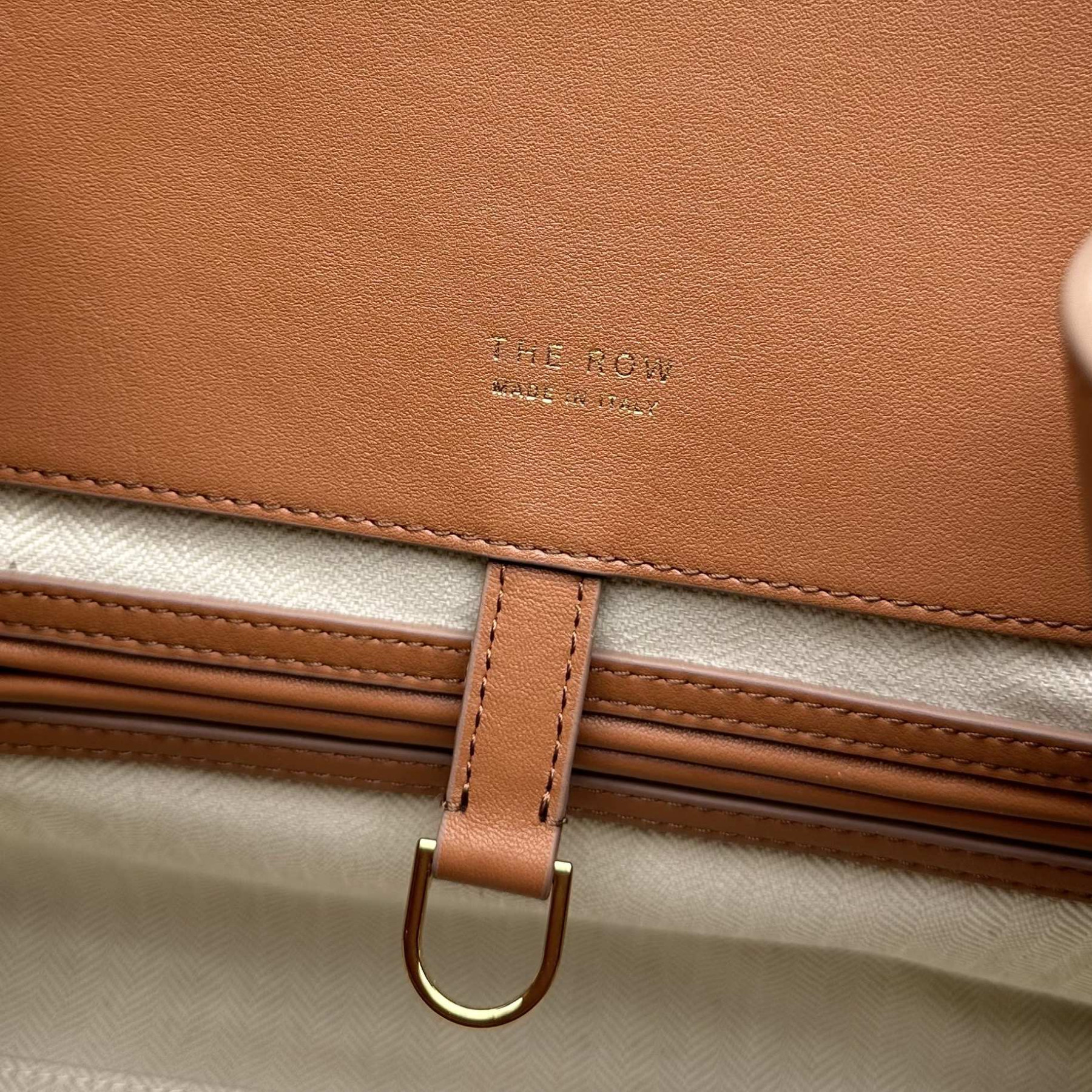 The R0w MARGAUX 17 43x24x30cm