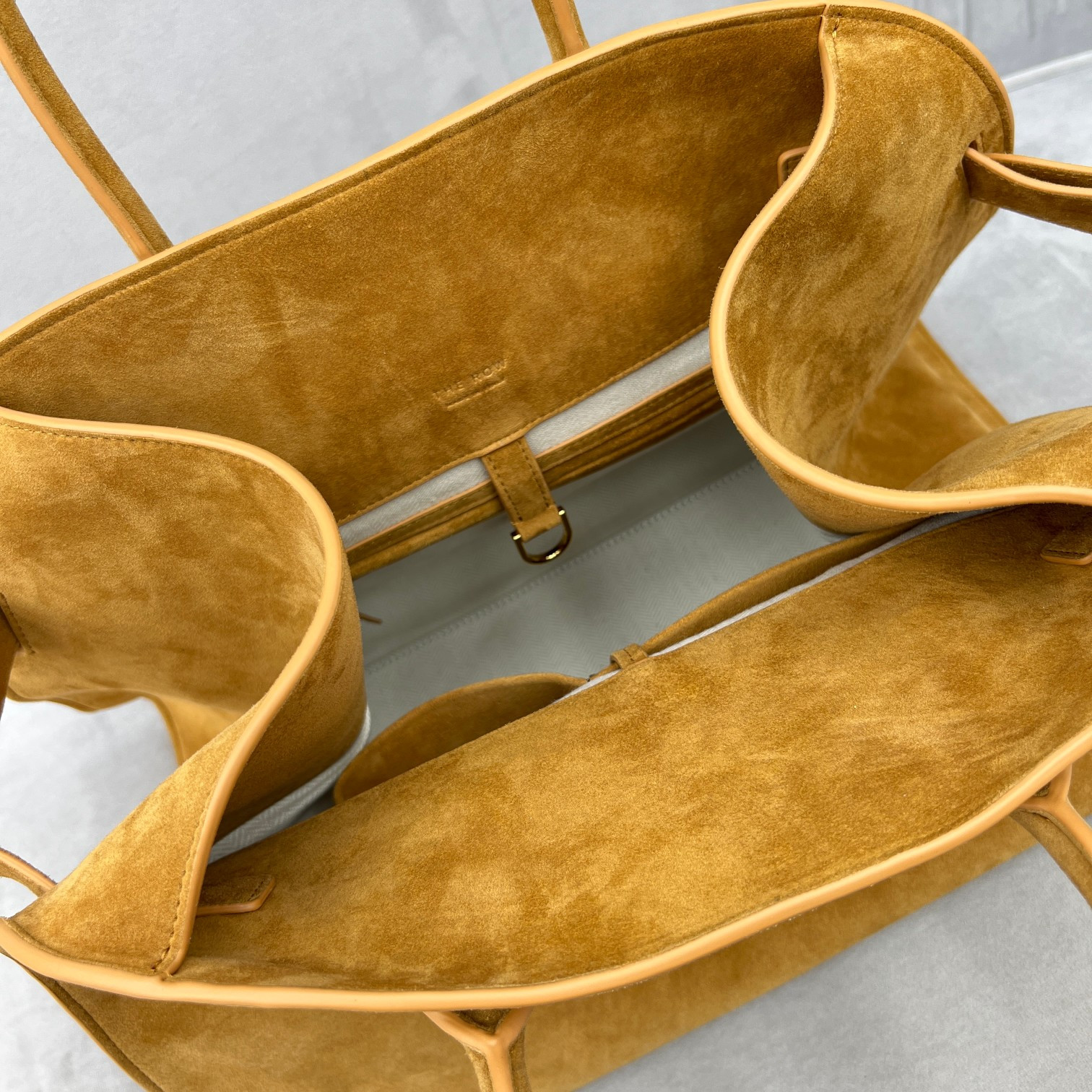 The R0w MARGAUX 15 38.5x16x30cm