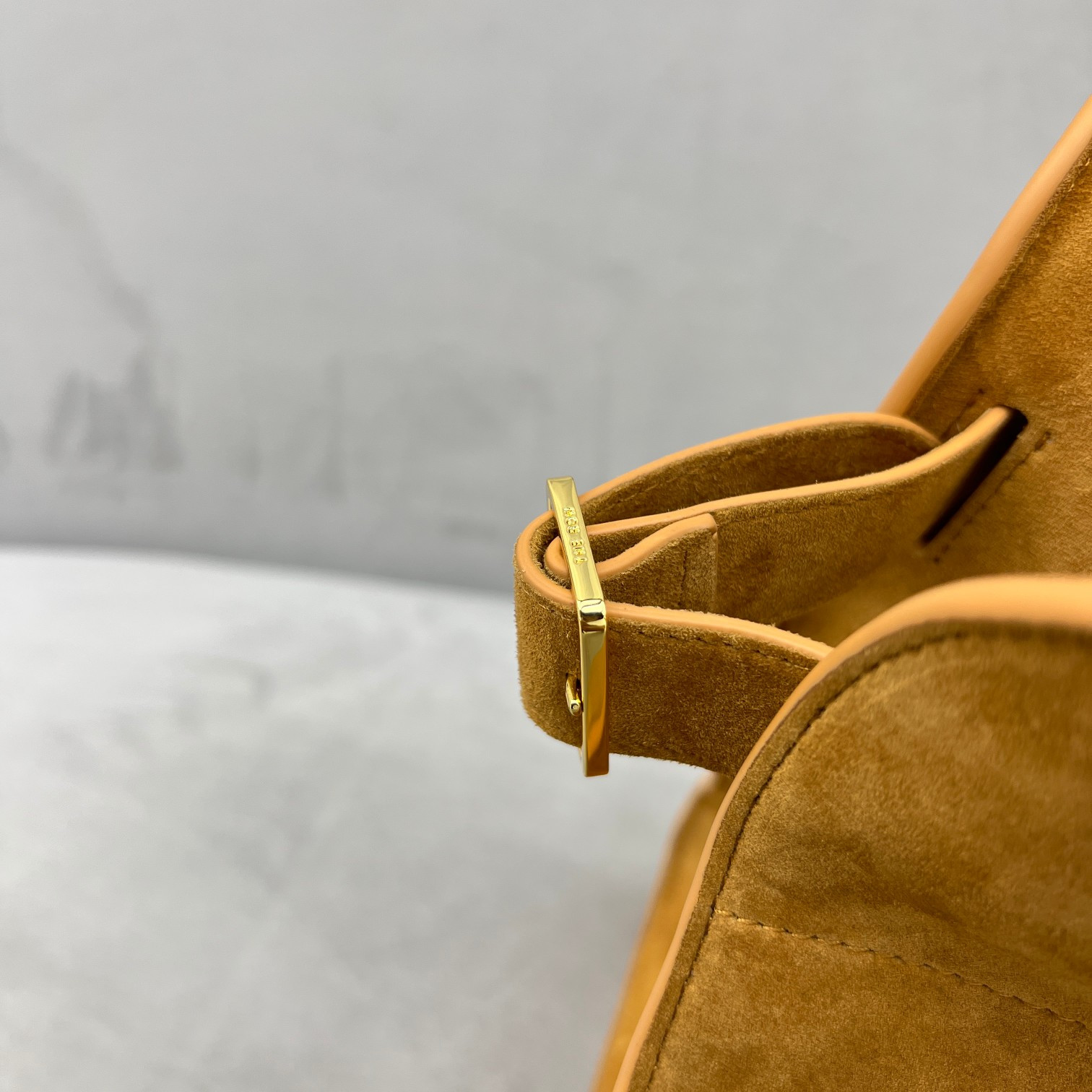 The R0w MARGAUX 15 38.5x16x30cm