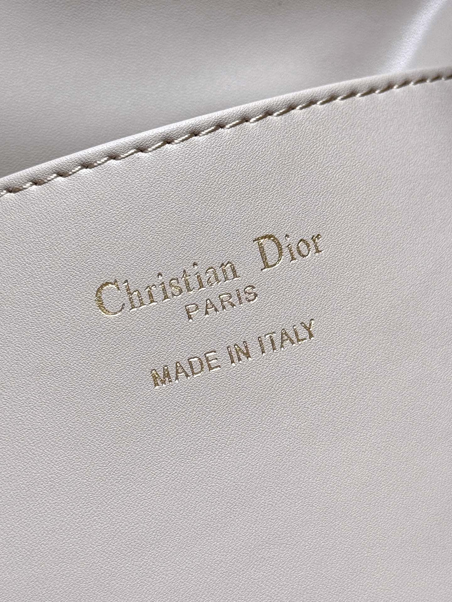 D10r Caro Backpack Medium 23 x 26.7 x 12.5 cm