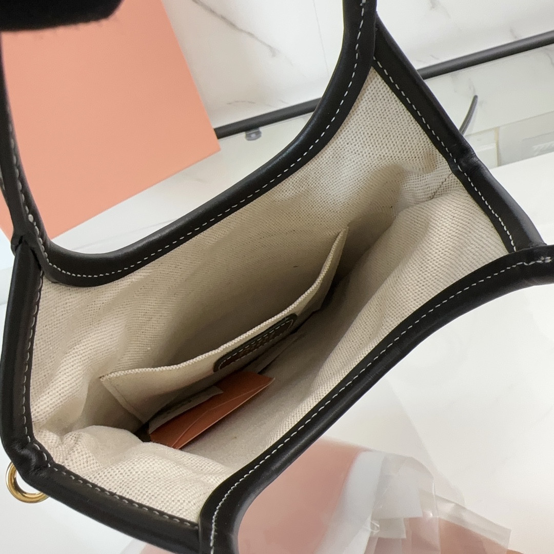 Miu Miu IVY leather handbag 20x 24 cm