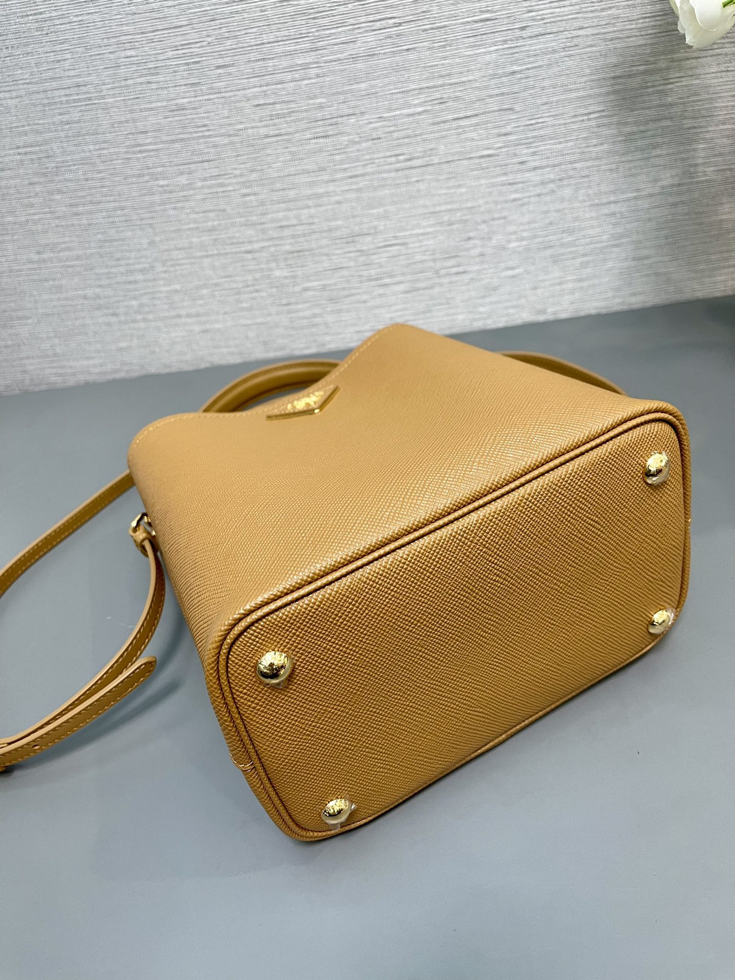 Pra*a Medium Saffiano Leather Pra*a Panier Bag 22.5x 21.5x13cm