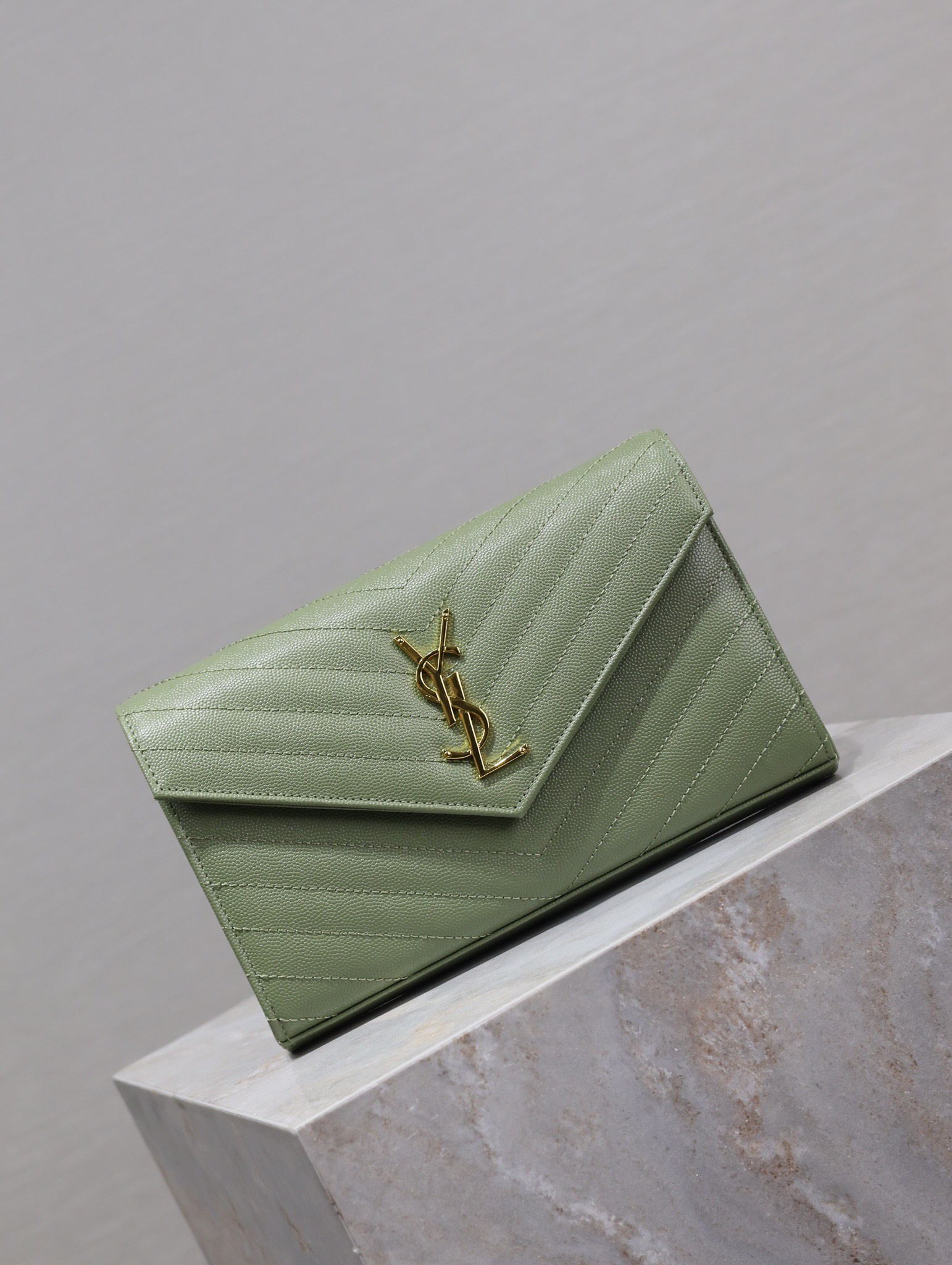 Y51 Cassandra Monogram Classic Chain Wallet in Grained Poudre Leather 22.5 x 14 x 4cm