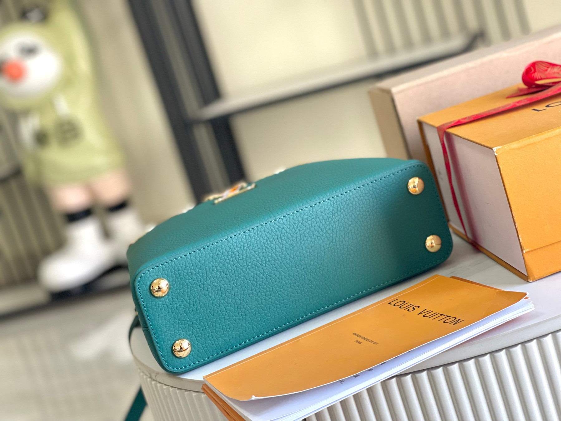 LV  Capucines Flower Crown M23766 Taurillon  27x18x9cm