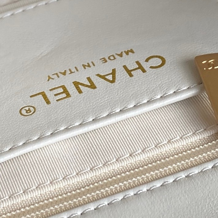 Ch**el FALL-WINTER 2024-25 SMALL FLAP BAG 13x21x7cm