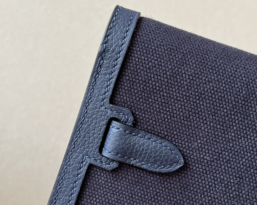 Hermès Kelly Depeches 25x18.5x4.5cm