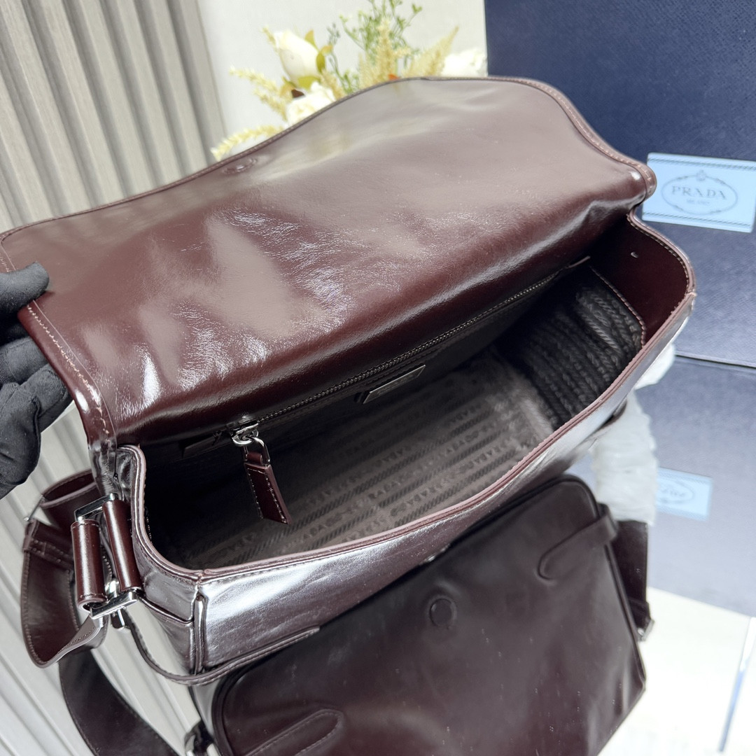 Pra*a Leather shoulder bag 30x20x11cm