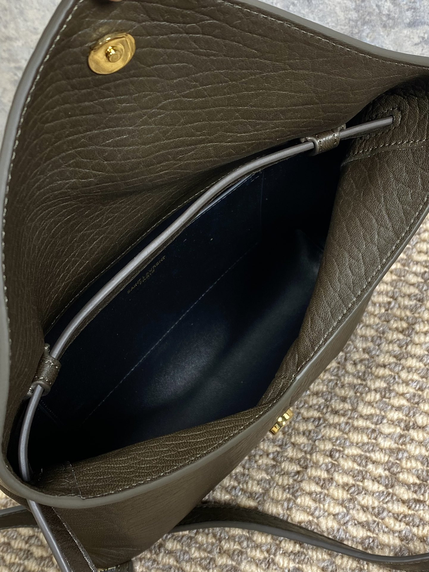 Y51 CASSANDRE envelope messenger in lambskin 23X16.5X6cm