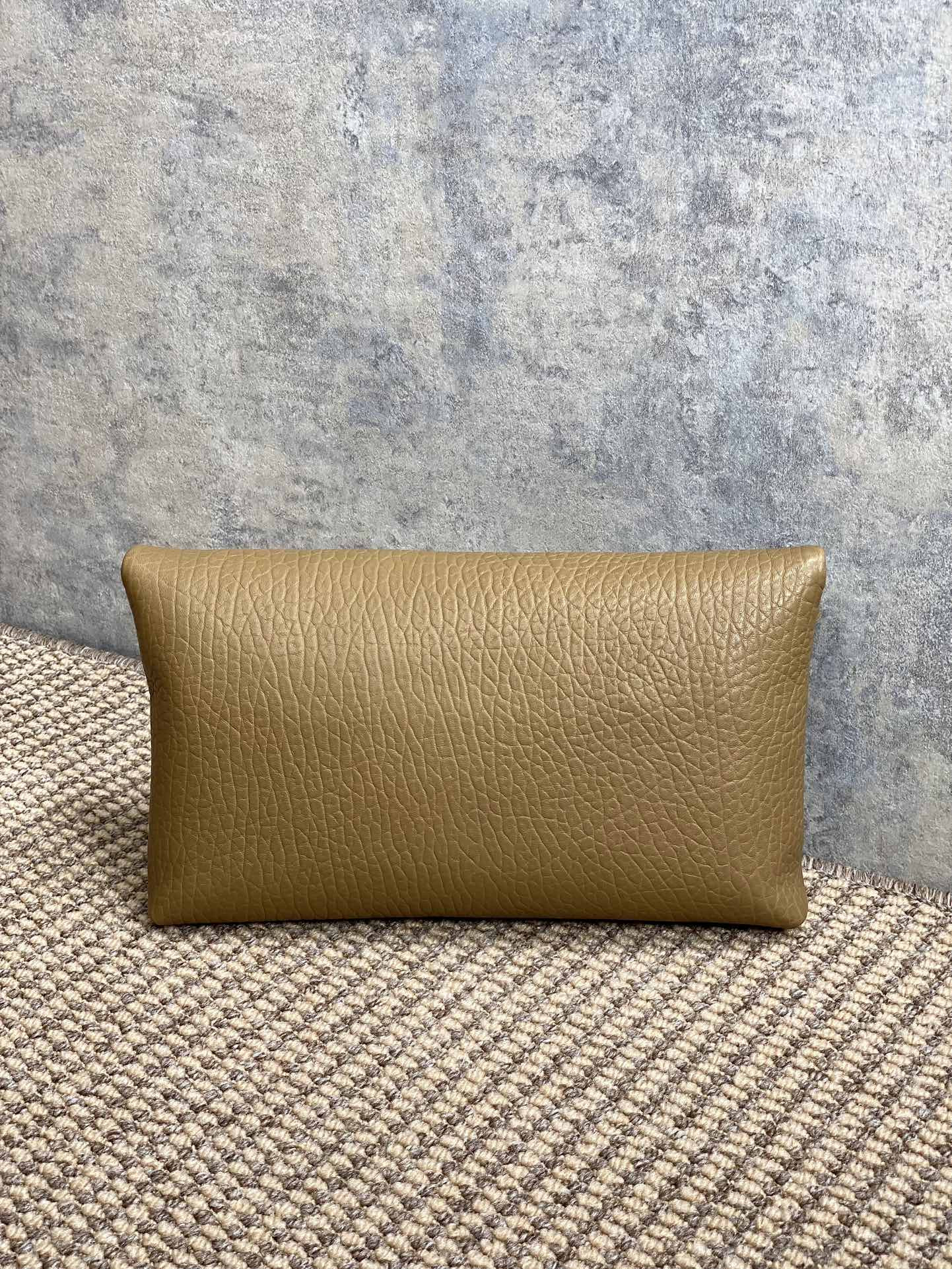Y51 CASSANDRE large envelope pouch in lambskin 29.5x18x4.5cm