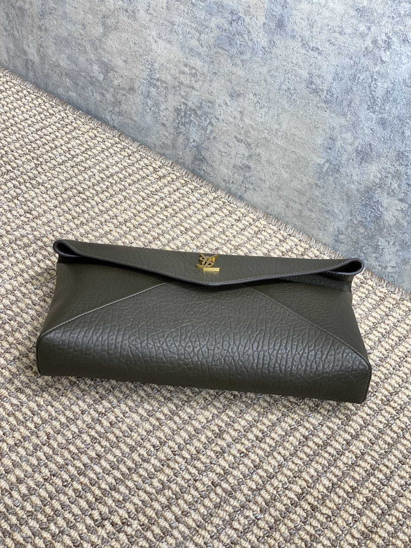 Y51 CASSANDRE large envelope pouch in lambskin 29.5x18x4.5cm
