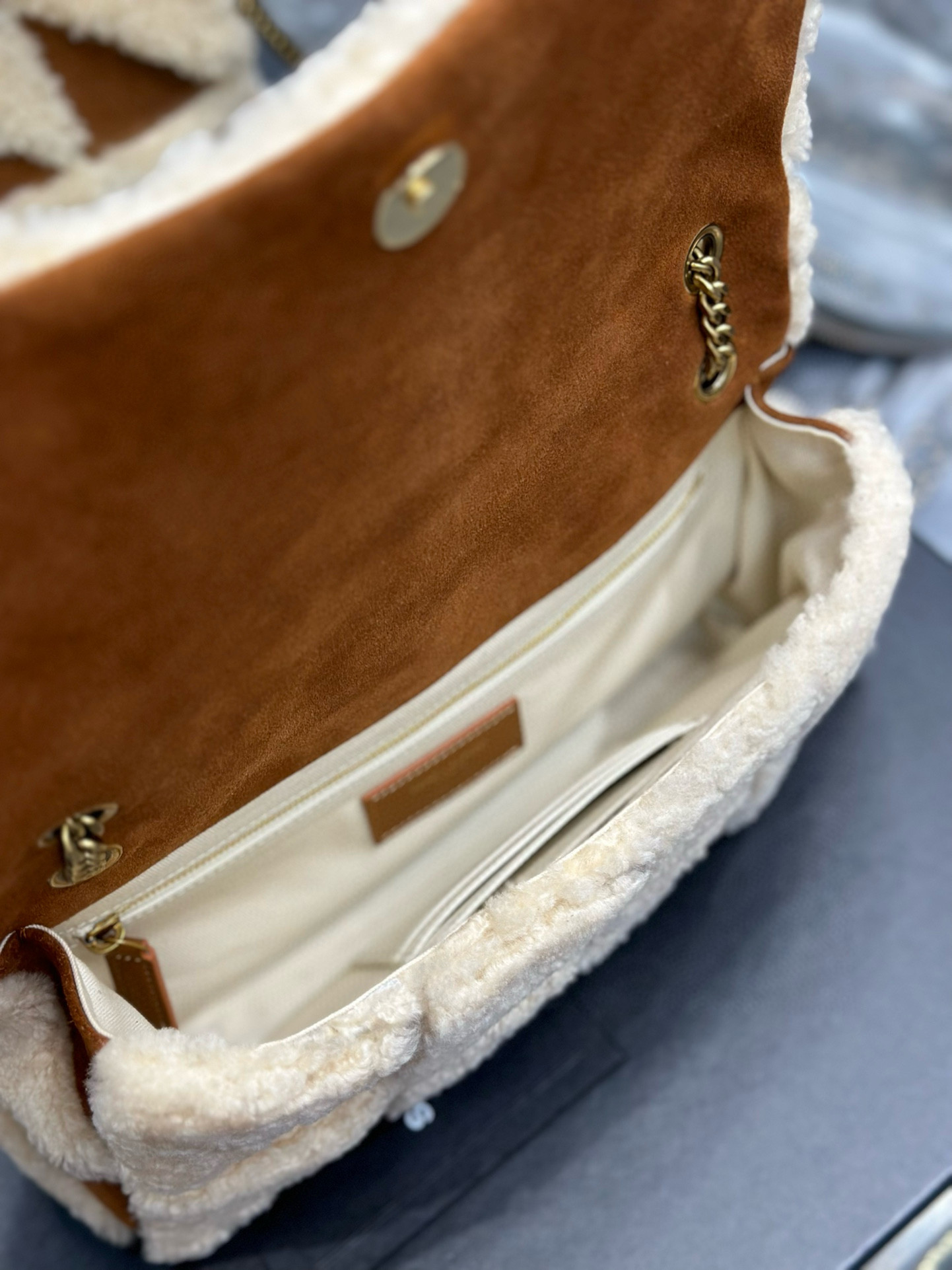 Y51 Jamie Medium in Suede and Shearling 25×15×7.5cm