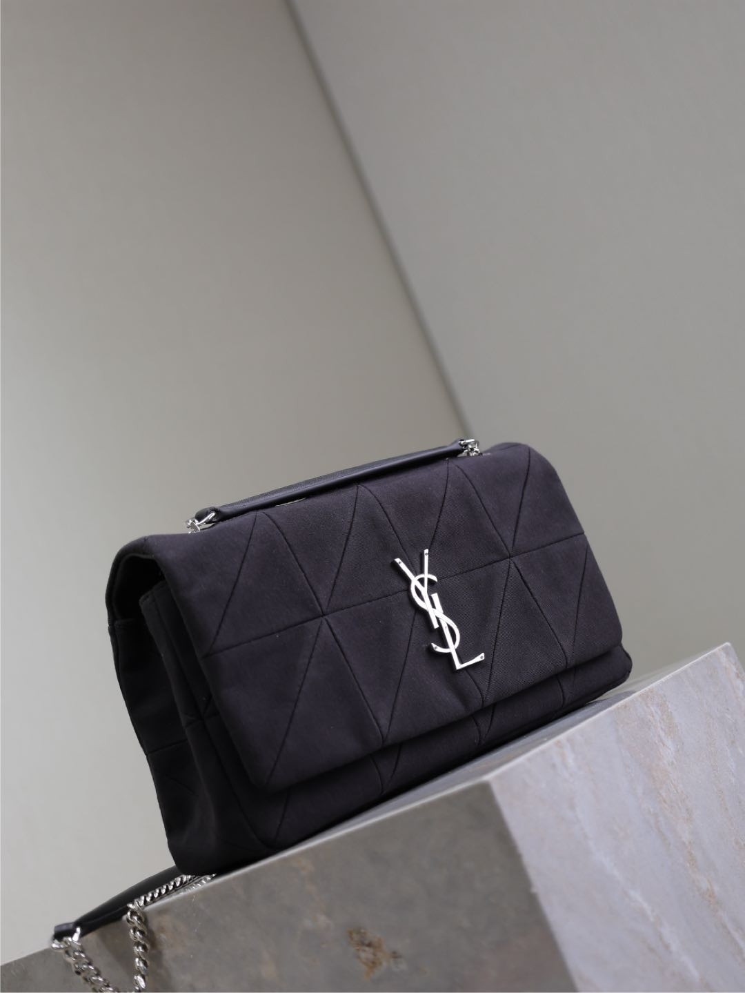 Y51 Jamie Medium 25x15x7.5cm