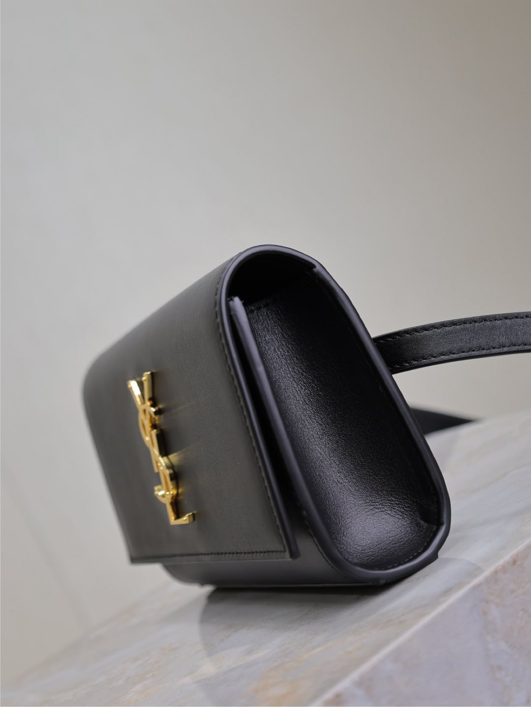 Y51 kate belt bag in grain de poudre-embossed leather 18x12x4.5cm