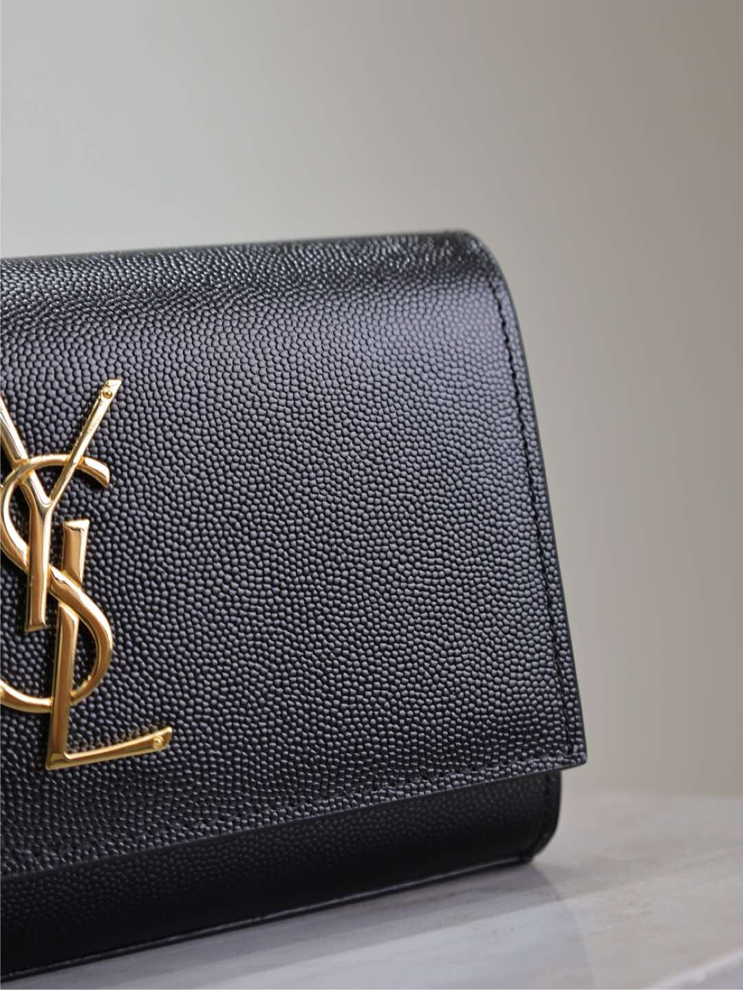 Y51 kate belt bag in grain de poudre-embossed leather 18x12x4.5cm