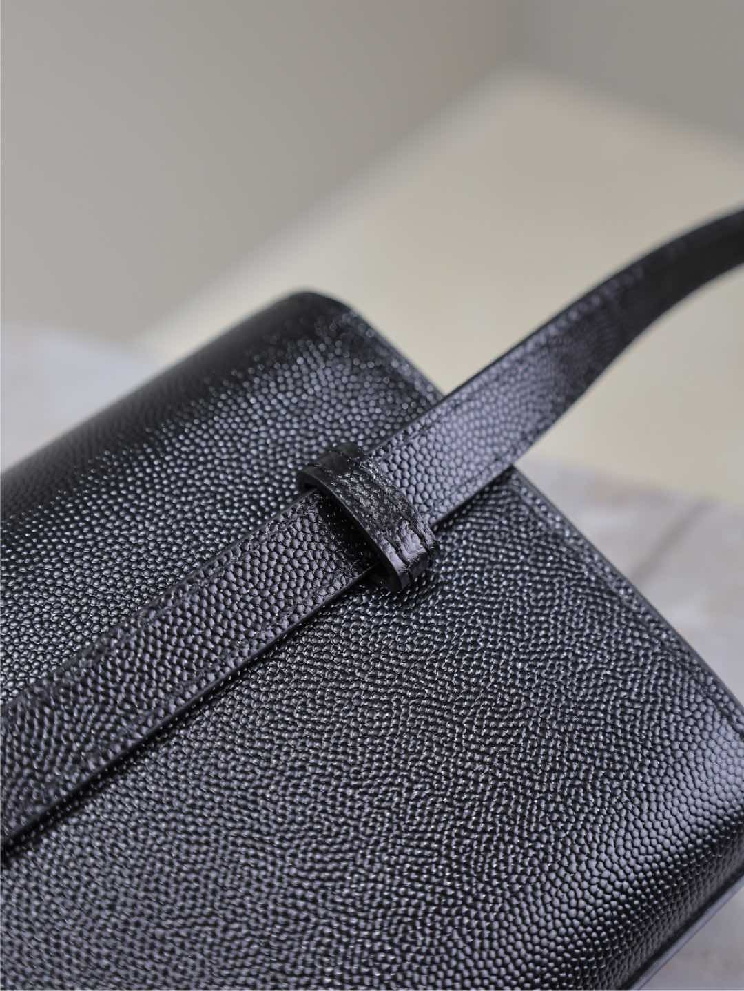 Y51 kate belt bag in grain de poudre-embossed leather 18x12x4.5cm