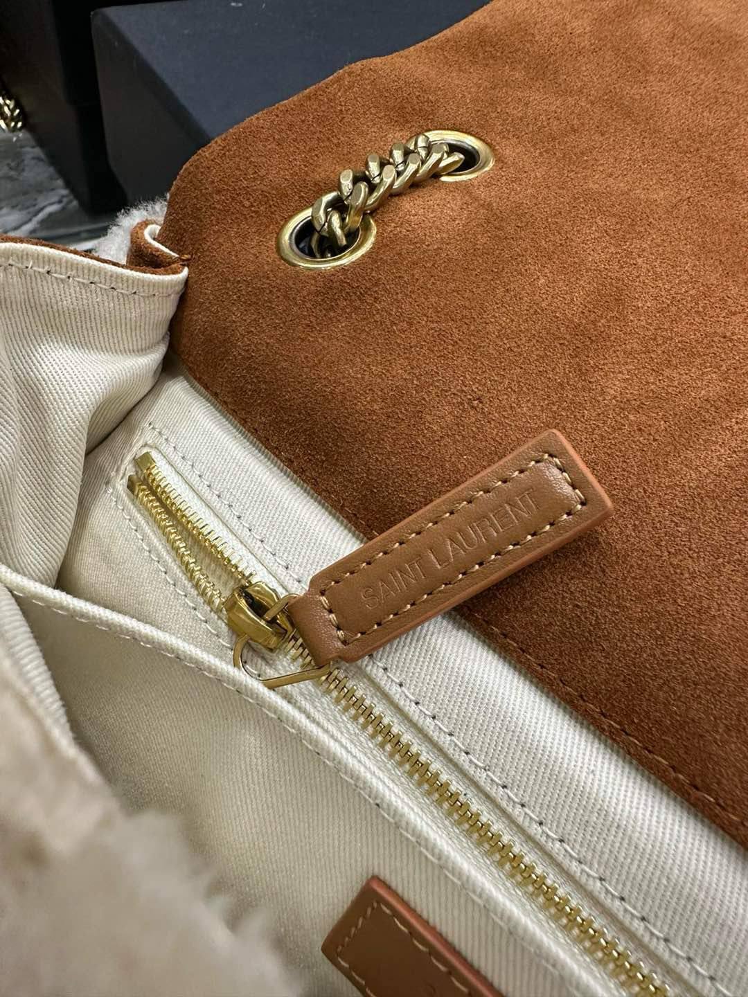 Y51 Jamie Medium in Suede and Shearling 25×15×7.5cm