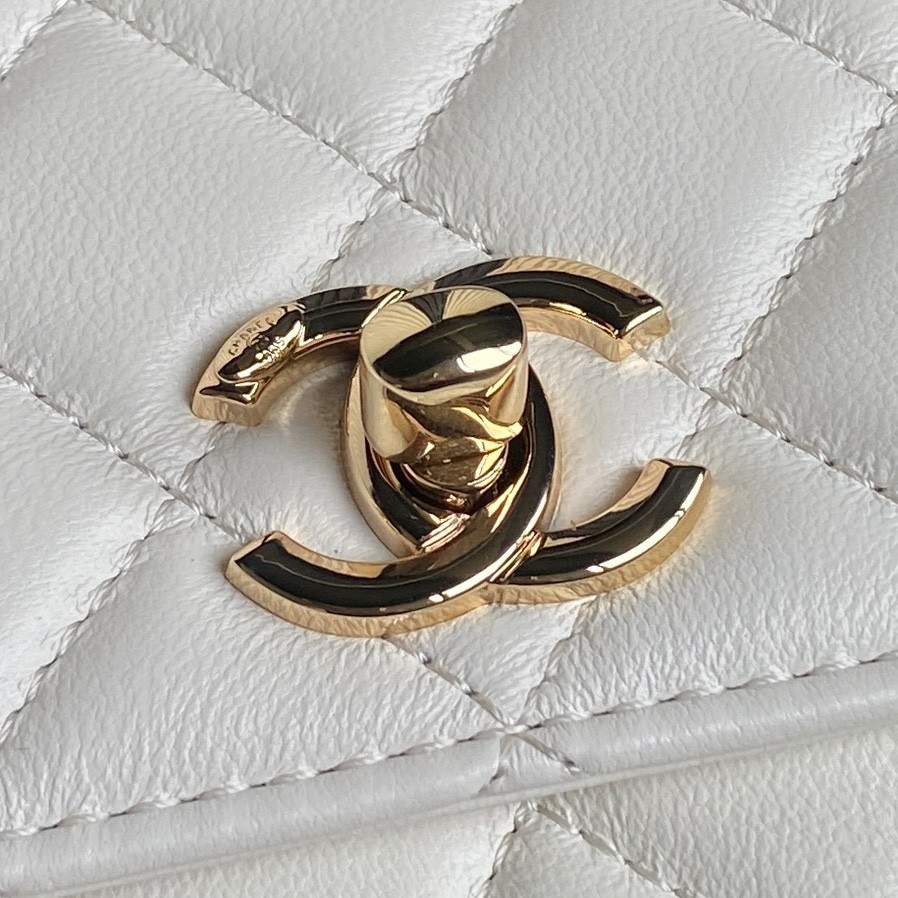 Ch**el 24B trendy cc 18.5x12x4cm