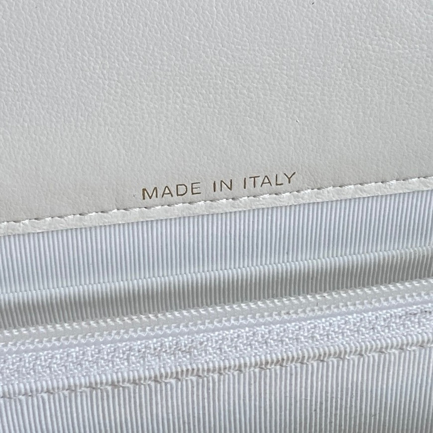 Ch**el 24B trendy cc 18.5x12x4cm