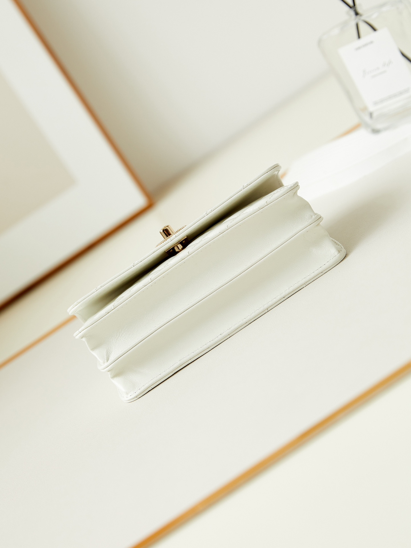 Ch**el 24P woc CLASSIC WALLET ON CHAIN 11x18.5x6cm