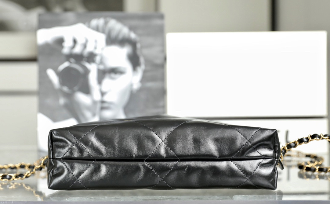 Ch**el 22 Handbag Calfskin 29x34x10.5cm