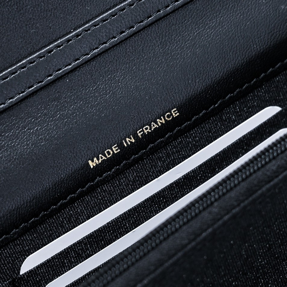 Ch**el Clutch with Chain 11x18.5x6cm