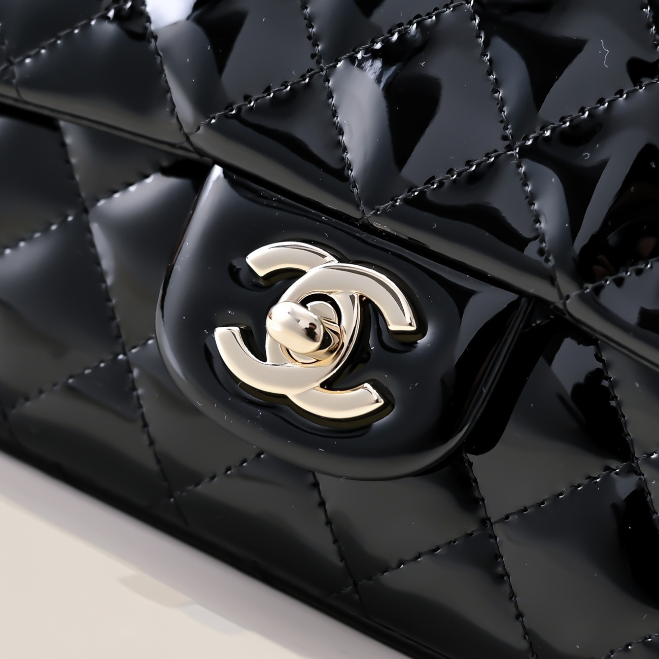 Ch**el Mini Classic Handbag With Top Handle 20x12x6cm