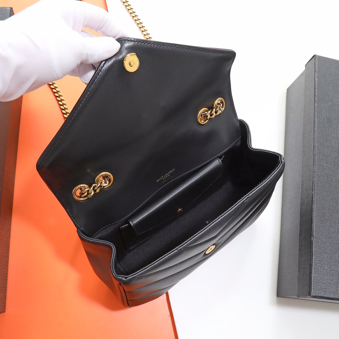 Y51 LOULOU small in MATELASSÉ lambskin 24x14x6cm