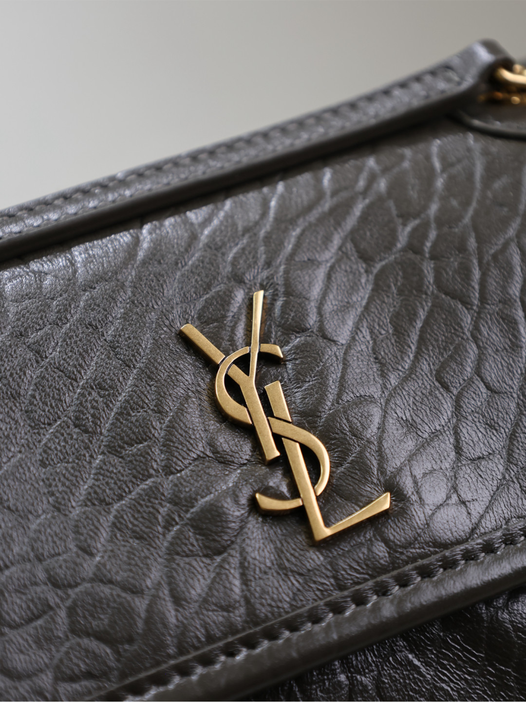 Y51 Niki Mini in grained lambskin 828736 12.5x18x5cm