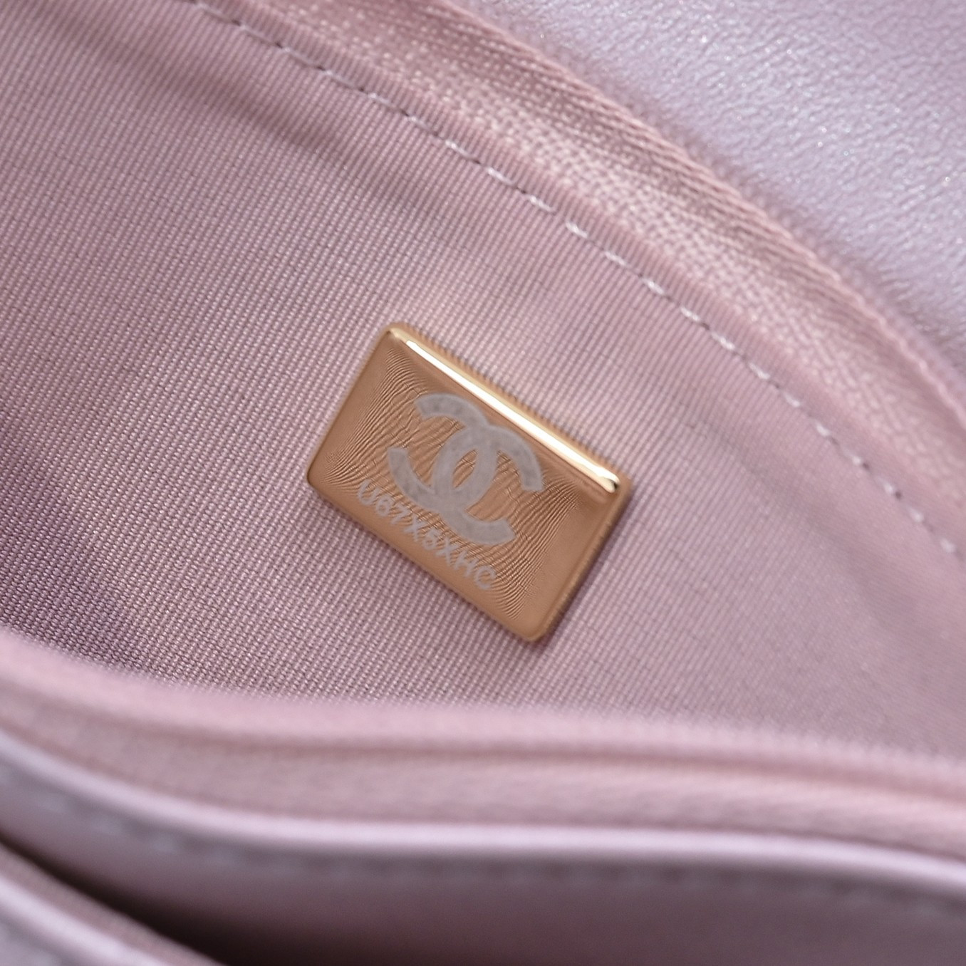 Ch**el SPRING-SUMMER 2025 PRE COLLECTION WALLET ON AP4537 19.5 × 13 × 3.5cm