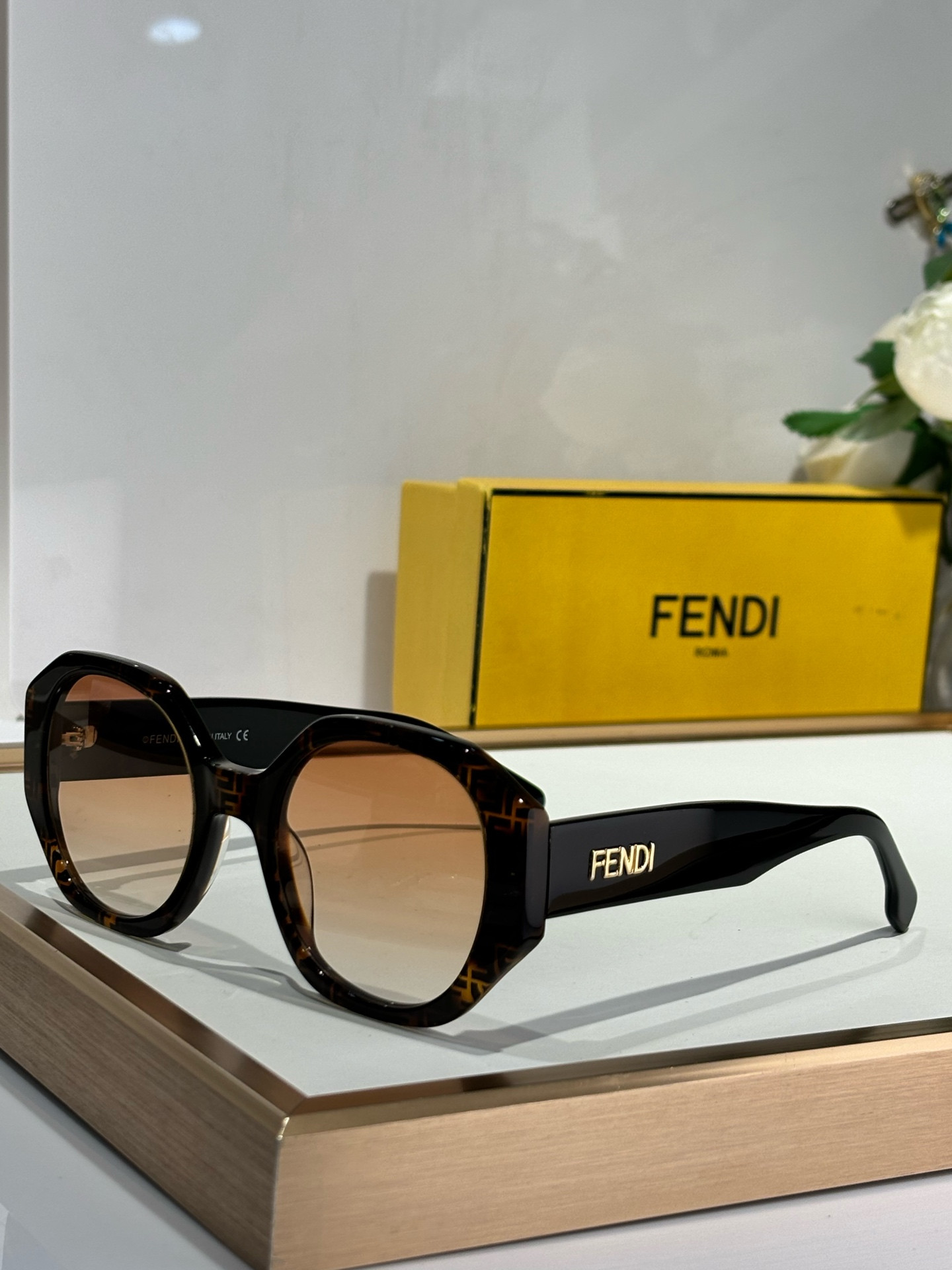 Fendi Glasses FE40118 52-23-142