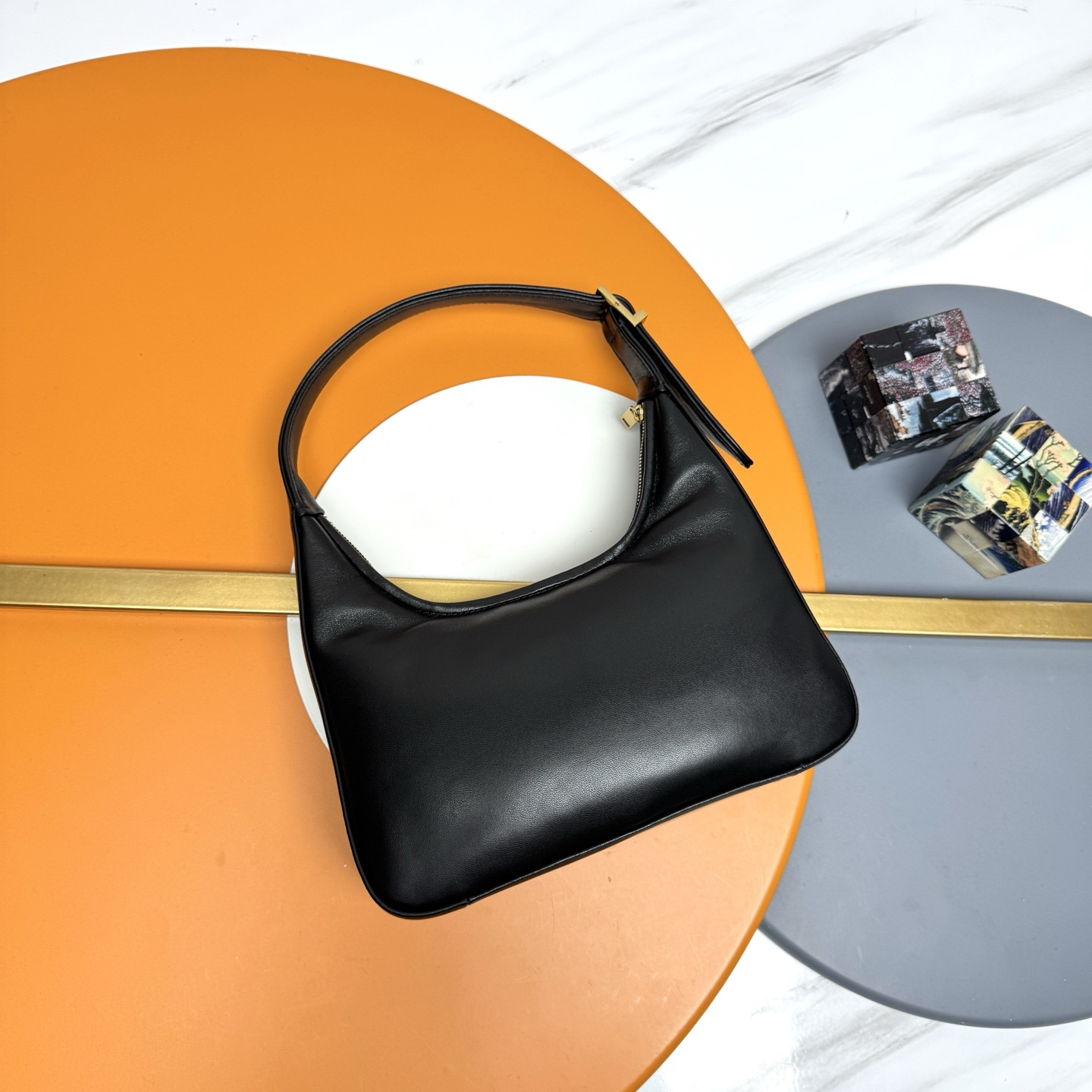 Y51 calypso mini hobo in plunged lambskin 20 X 12 X 5 cm