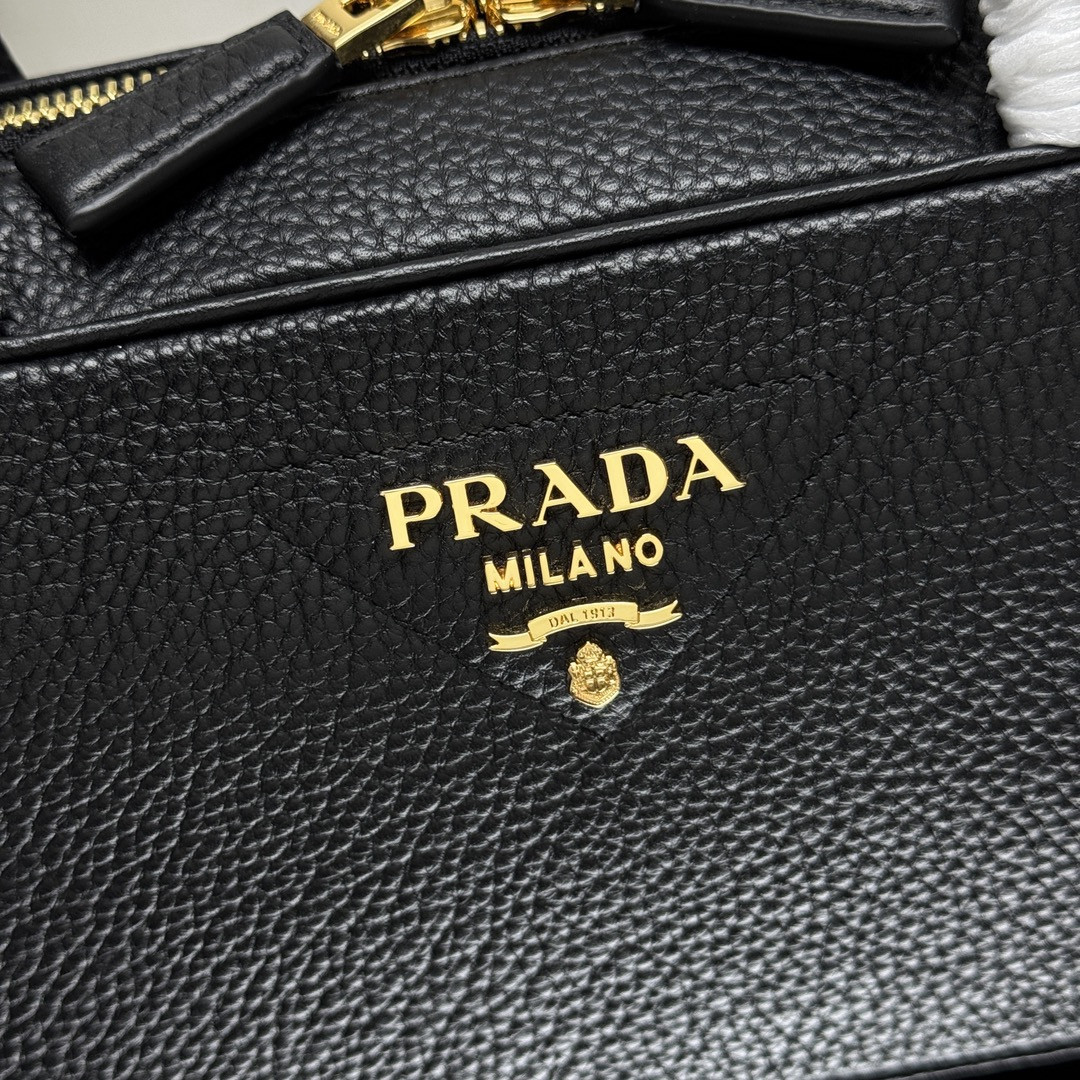 Pra*a Medium top handle bag in Vitello Dino soft leather 13x28x8cm