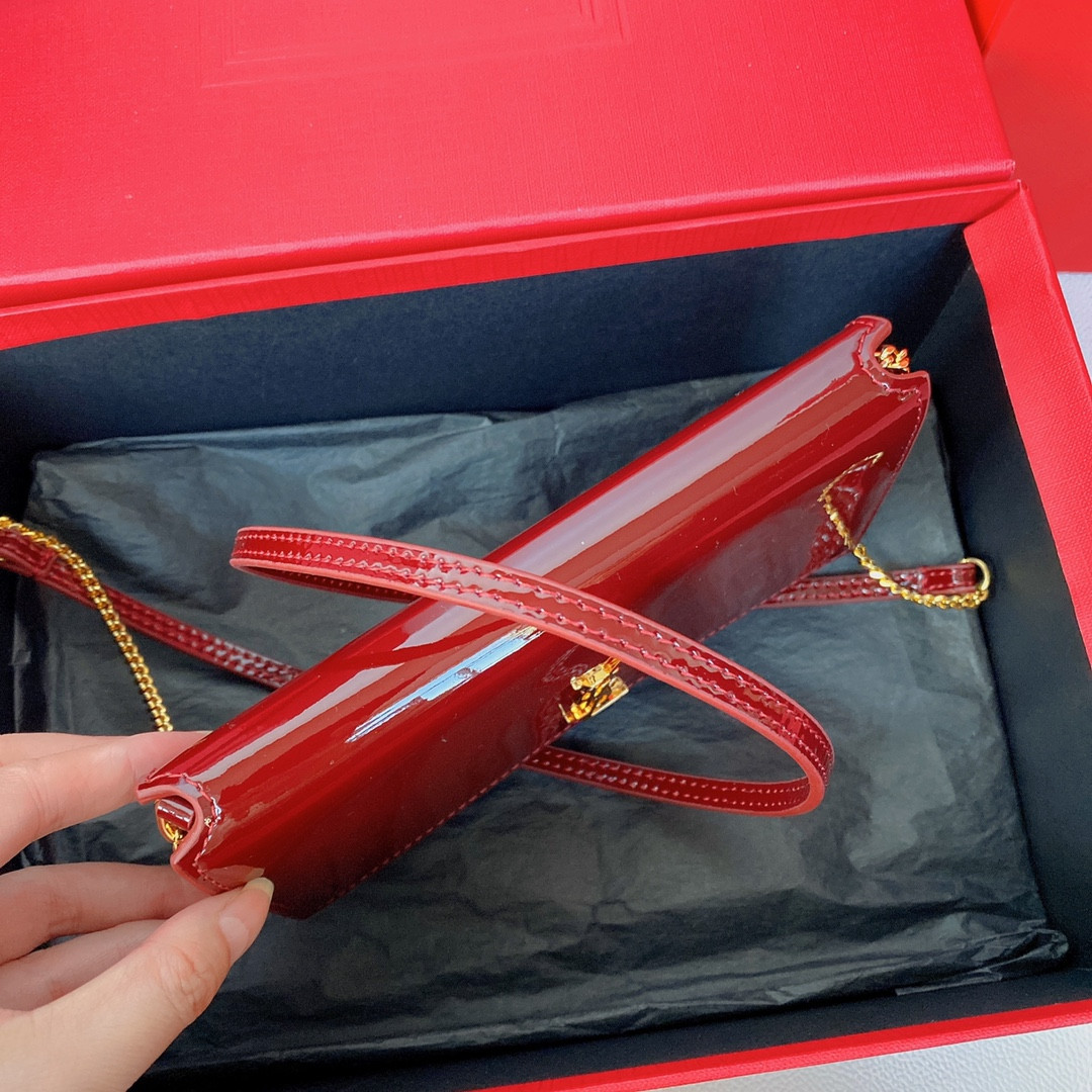 Y51 Monogram phone holder with strap (patent leather) 18 x 11 x 2.5 CM