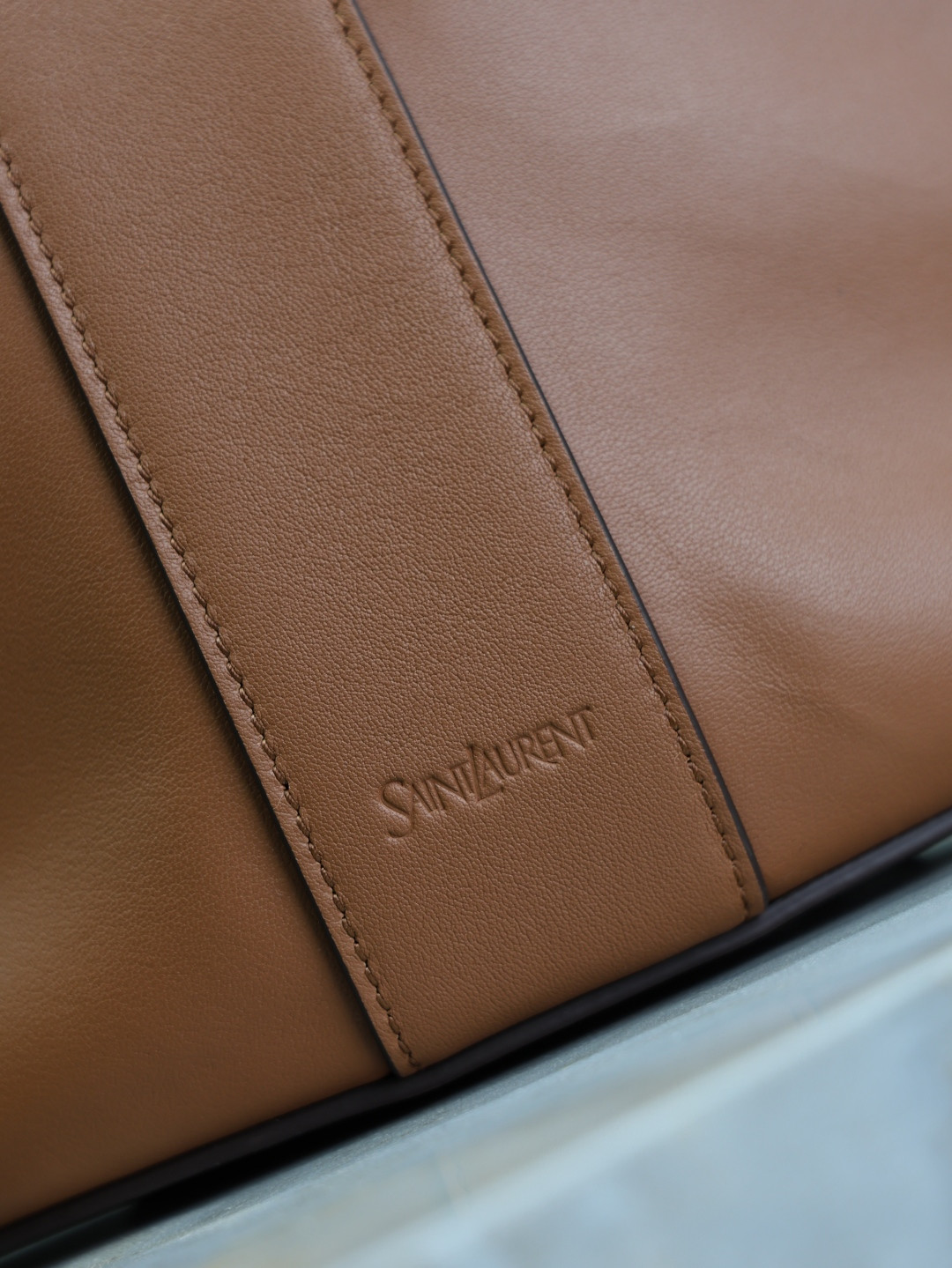 Y51 Y Large Hobo (Leather) 35 x 25 x 15 cm