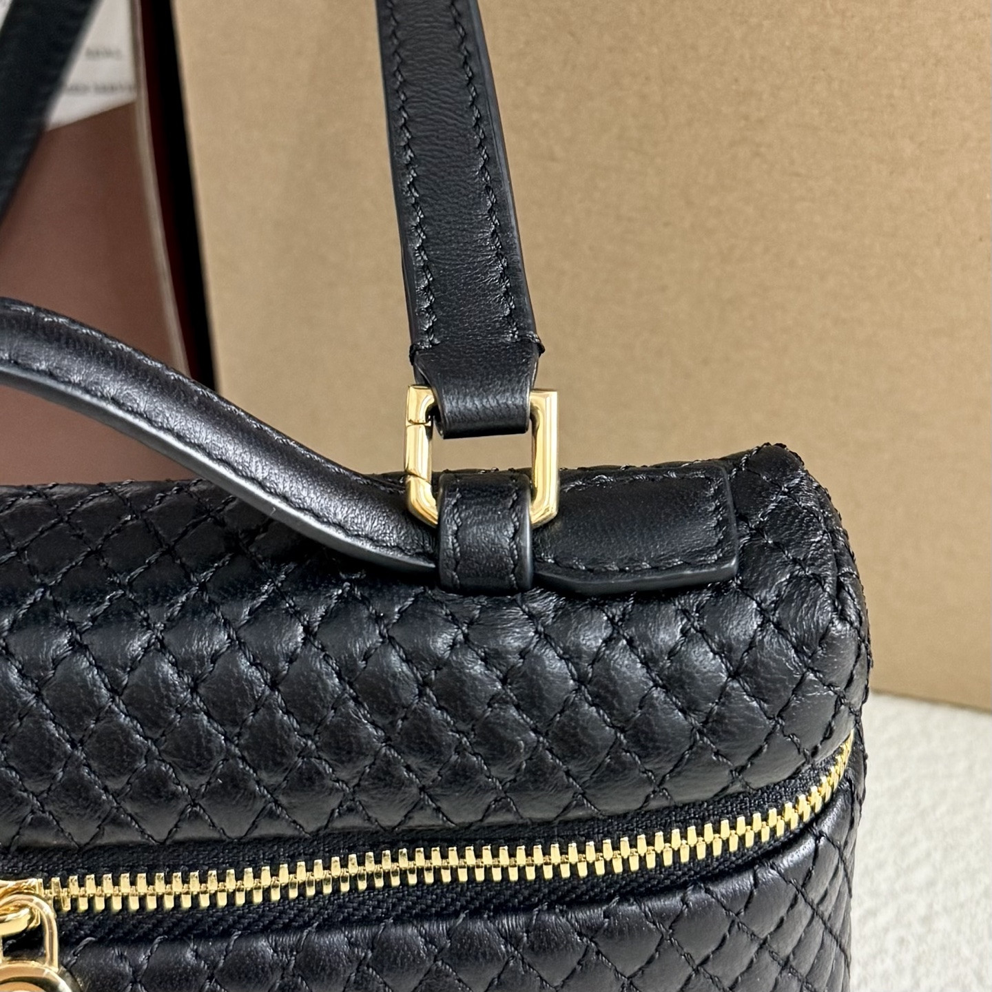 L0r0 P1ana Extra Pocket L19 Lambskin 19x11.5x7cm